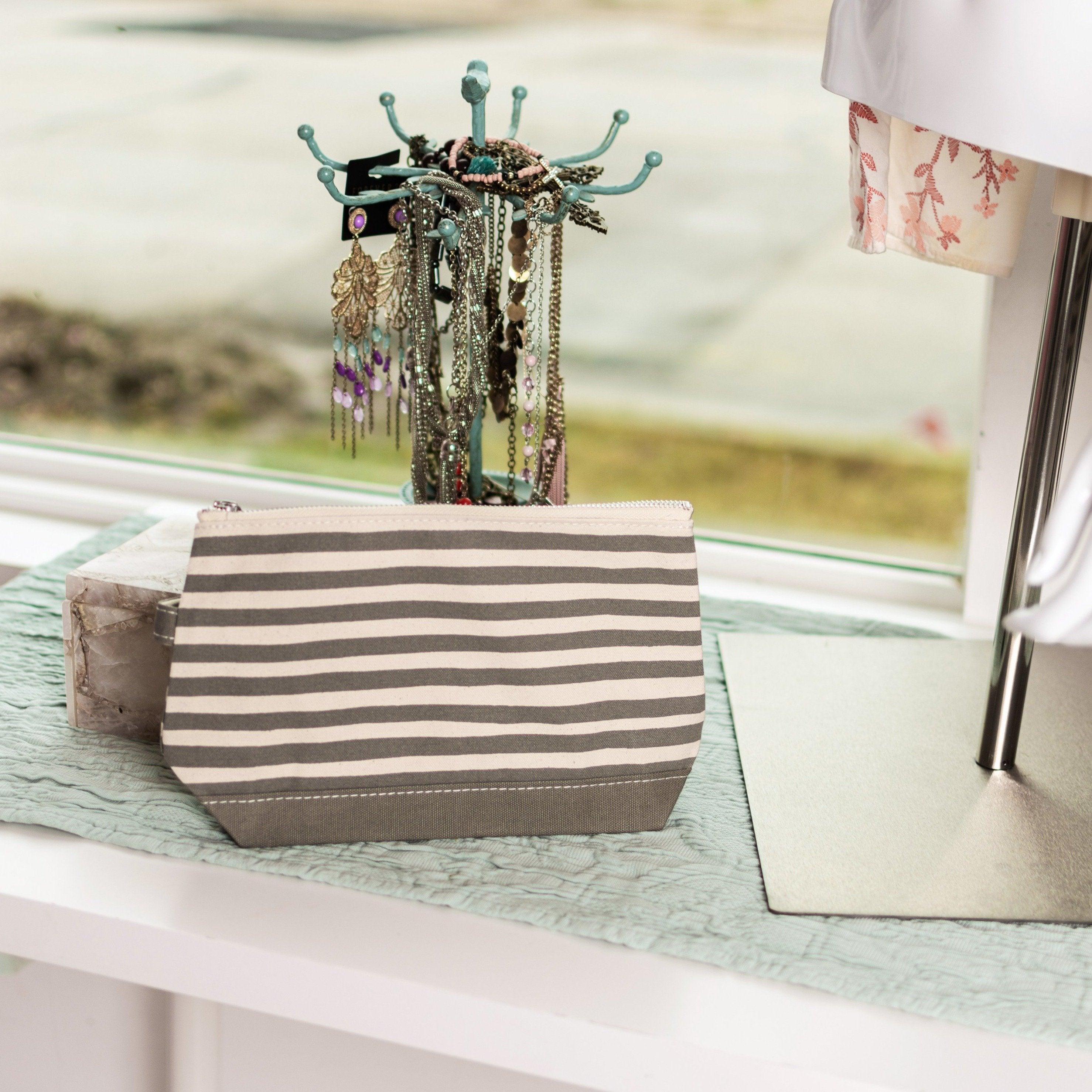 Makeup Bag Stripe - Tag&Crew